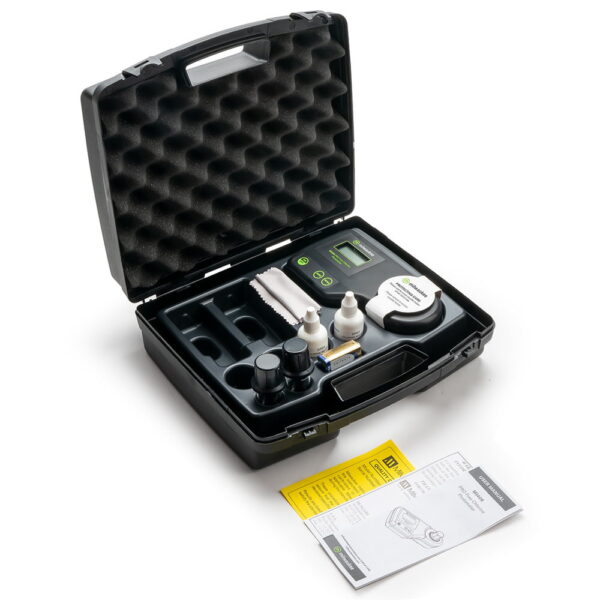 Milwaukee Instruments Mi406 PRO comes complete with reagents, cuvettes, battery in a safe carry case.