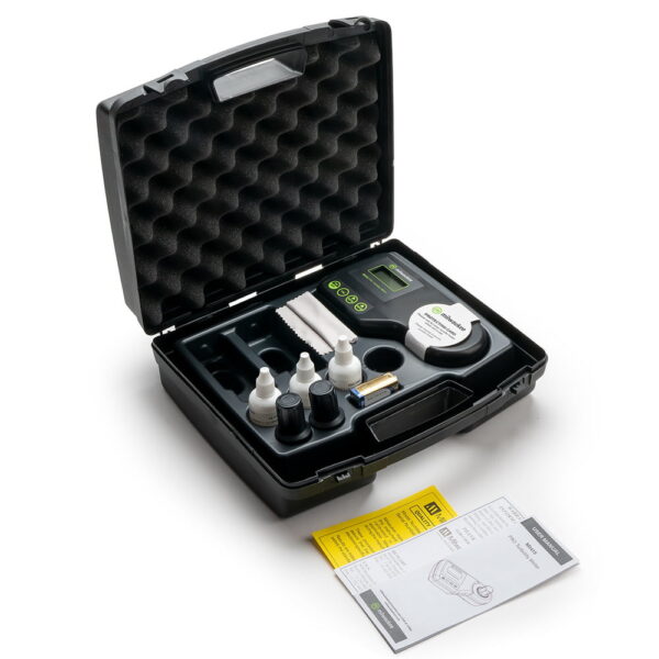 Milwaukee Instruments Mi415 PRO comes complete with reagents, cuvettes, battery in a safe carry case.